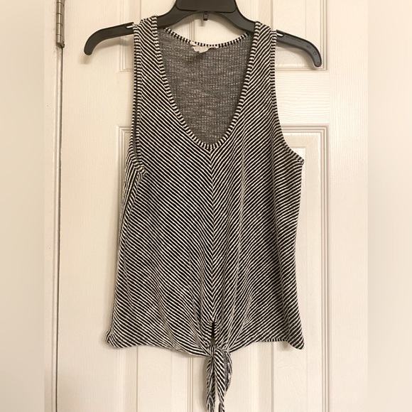 Caution To The Wind Tops - Caution To The Wind Striped V-neck Sleeveless front knot top Size M